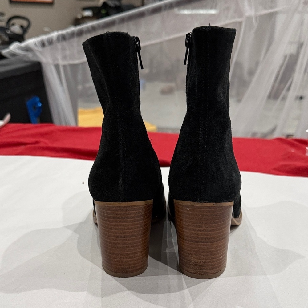 House of Harlow 1960 Black Suede Heeled Boots - Picture 3 of 4